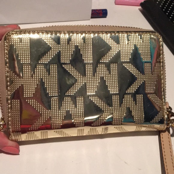 Michael Kors Wallet - Picture 2 of 3